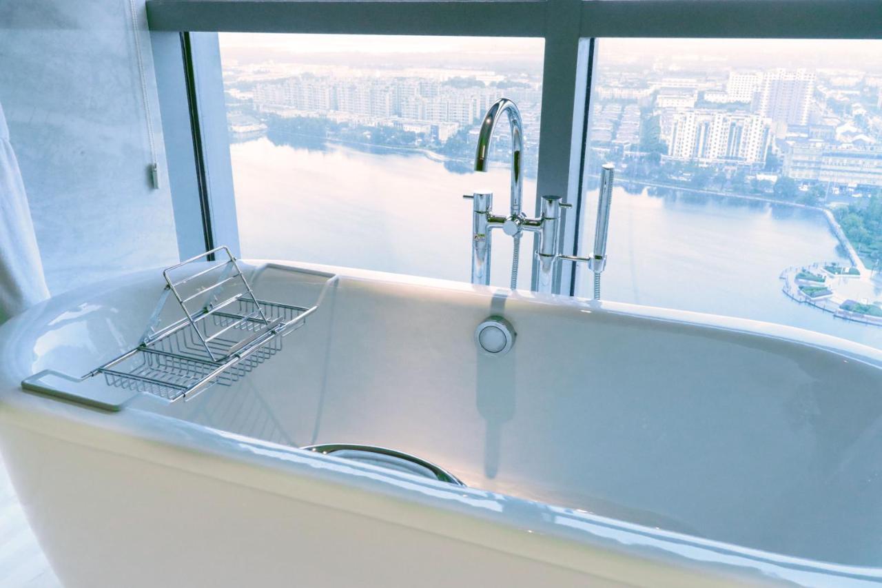 Wyndham Grand Suzhou Fenhu Hotel Xinta ภายนอก รูปภาพ