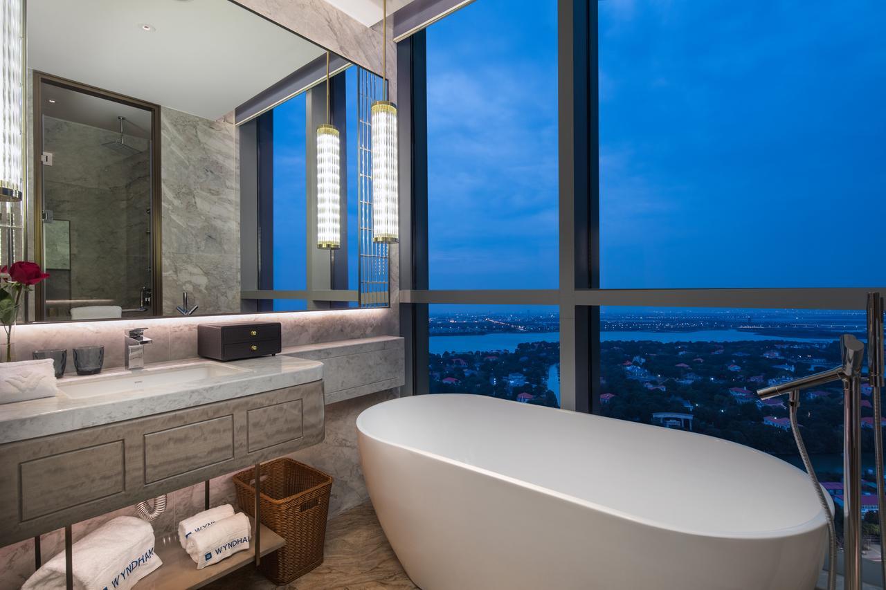 Wyndham Grand Suzhou Fenhu Hotel Xinta ภายนอก รูปภาพ