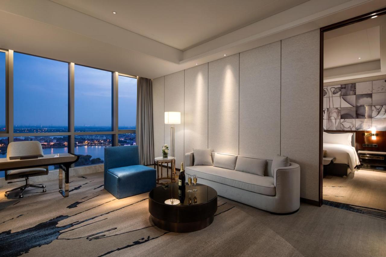 Wyndham Grand Suzhou Fenhu Hotel Xinta ภายนอก รูปภาพ